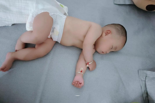 自贡宝宝老打喷嚏怎么办